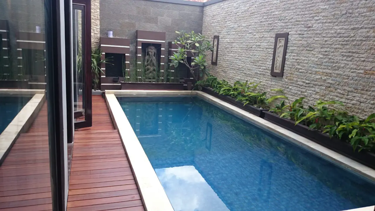 pool deck kolam renang di bali