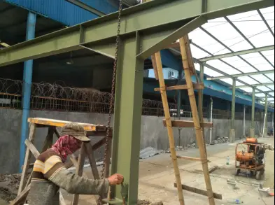 Jasa kontraktor konstruksi baja profesional di Bali